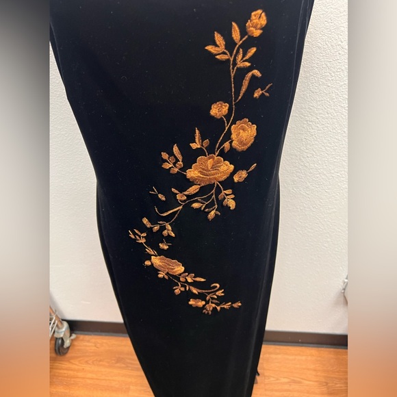 Arianna by Rachel Kaye Y2K Velvet Floral Embroidered High Slit Shaw Gown Size 14 - Picture 3 of 15